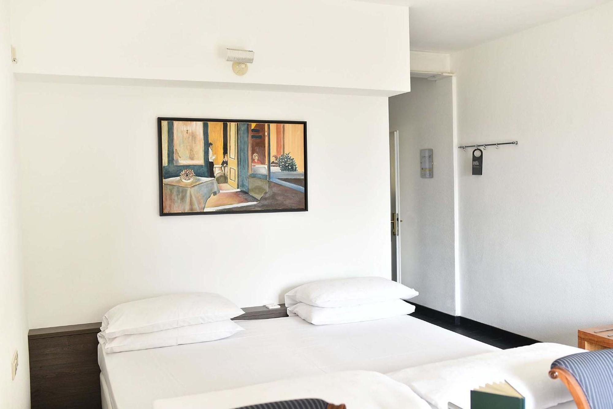 Standard Double or Twin Room,682060734:JPEG